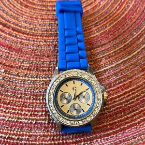 Ladies watch with flexible ( other than leather) band. Sparkling bling on face.